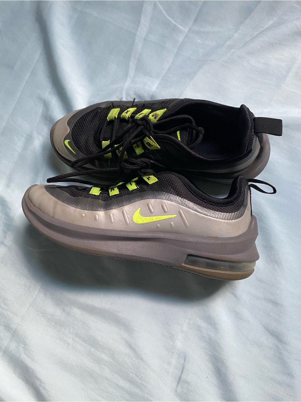 Nike Air Max Boys Size 13.5 Athletic Shoes gray black lime green